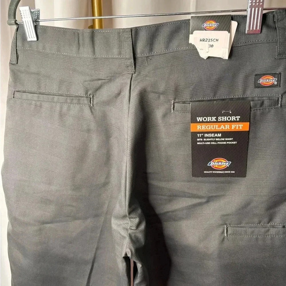 Brand new Dickies men’s size 30 - Picture 3 of 4